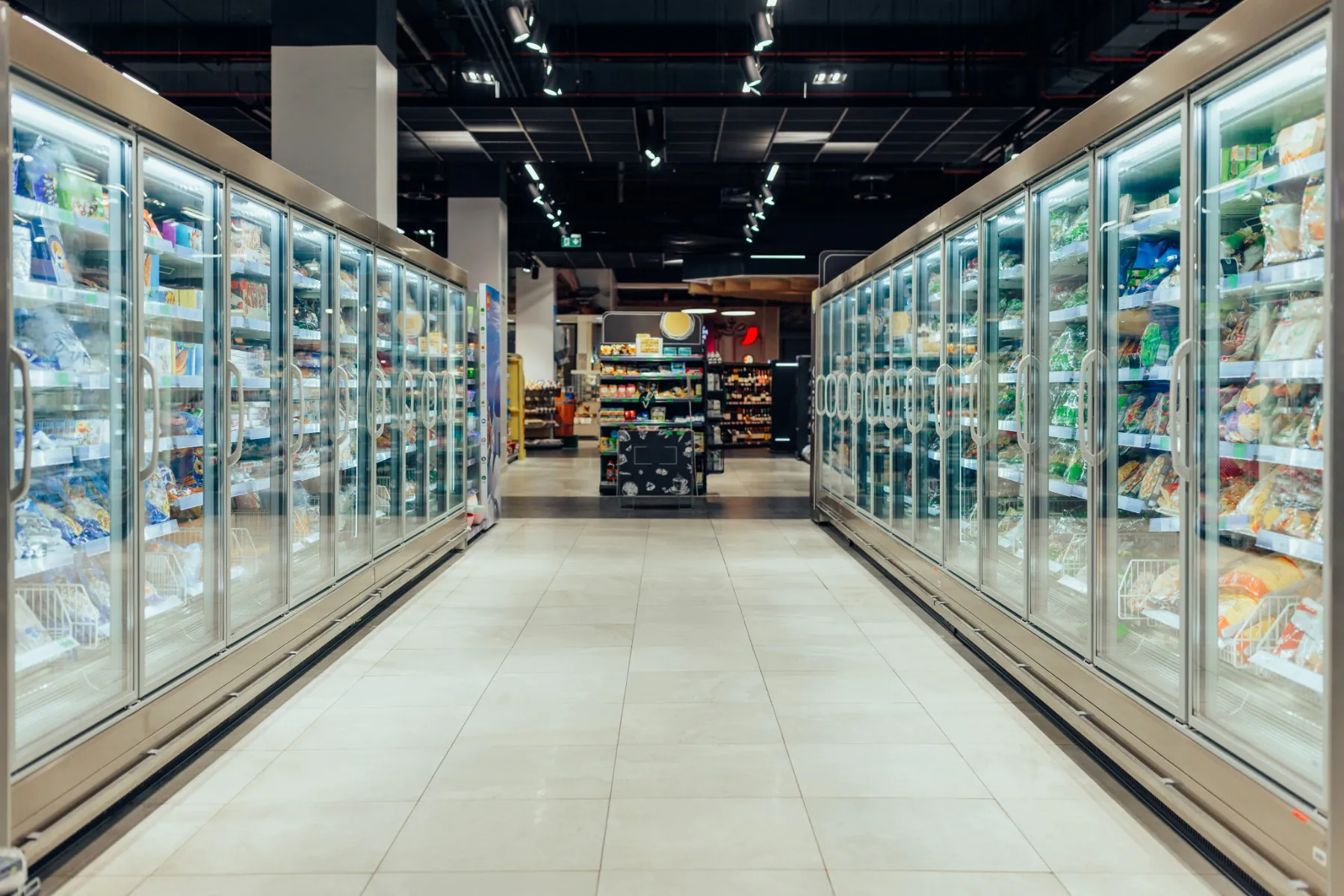 Beleuchtung von allgemeinen Bereichen im Supermarkt Beleuchtung von allgemeinen Bereichen im Supermarkt